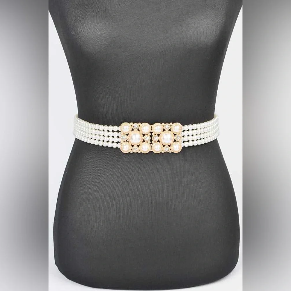 Elegant Freshwater Pearl Embellished Statement Belt
